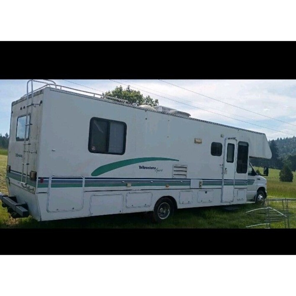2001 Yellowstone  Moterhome V10 Triton RV Camper 21, 600 Miles In Person  Sale